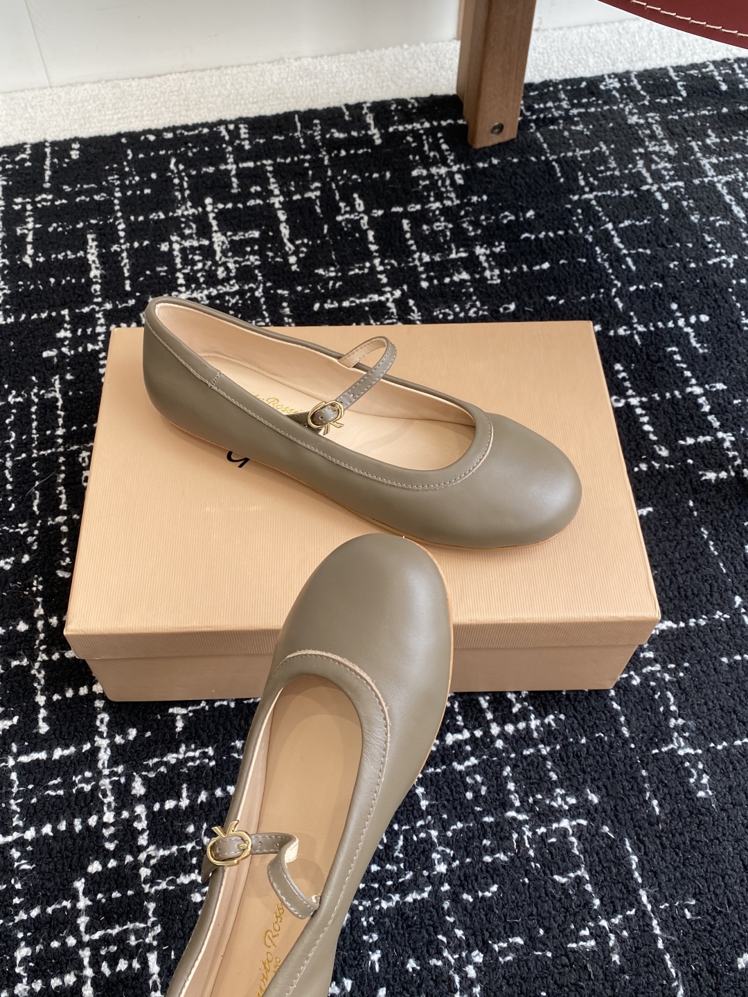 代购级
Gianvito Rossi 25ss 春夏新款 芭蕾舞 单鞋 

原版购入1比1打造 套楦工艺