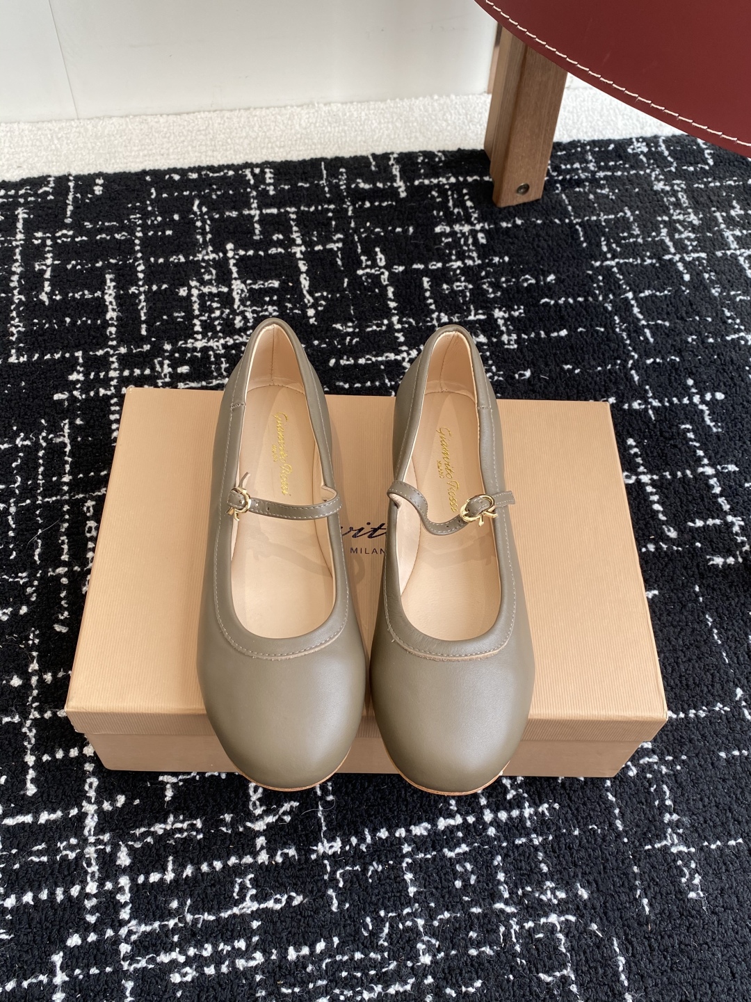 代购级
Gianvito Rossi 25ss 春夏新款 芭蕾舞 单鞋 

原版购入1比1打造 套楦工艺