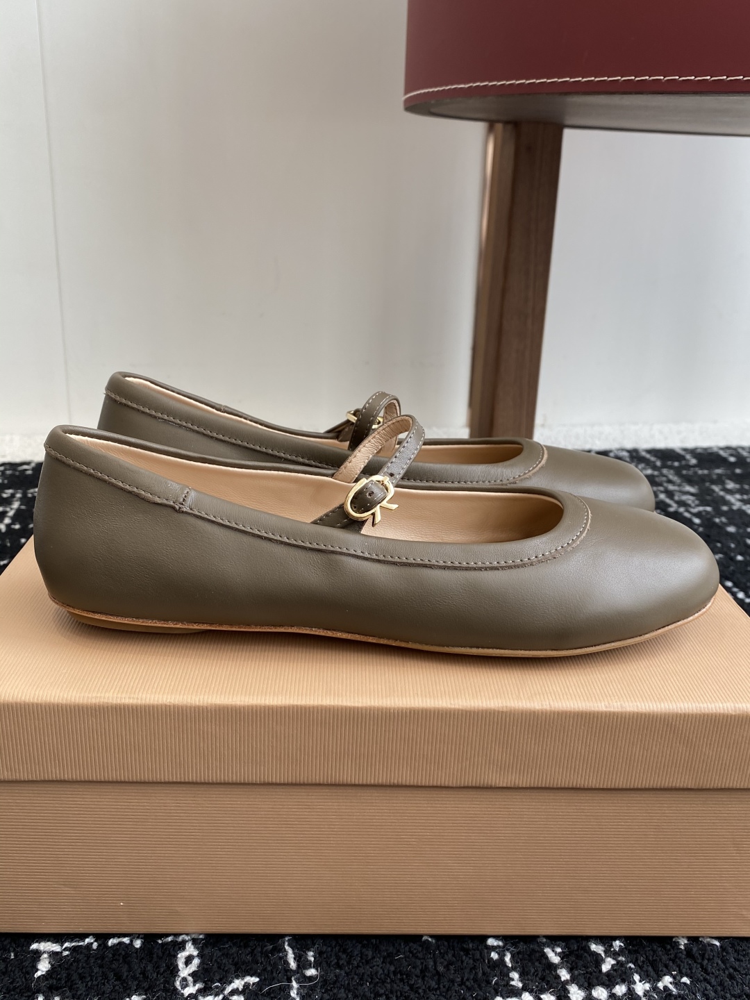 代购级
Gianvito Rossi 25ss 春夏新款 芭蕾舞 单鞋 

原版购入1比1打造 套楦工艺