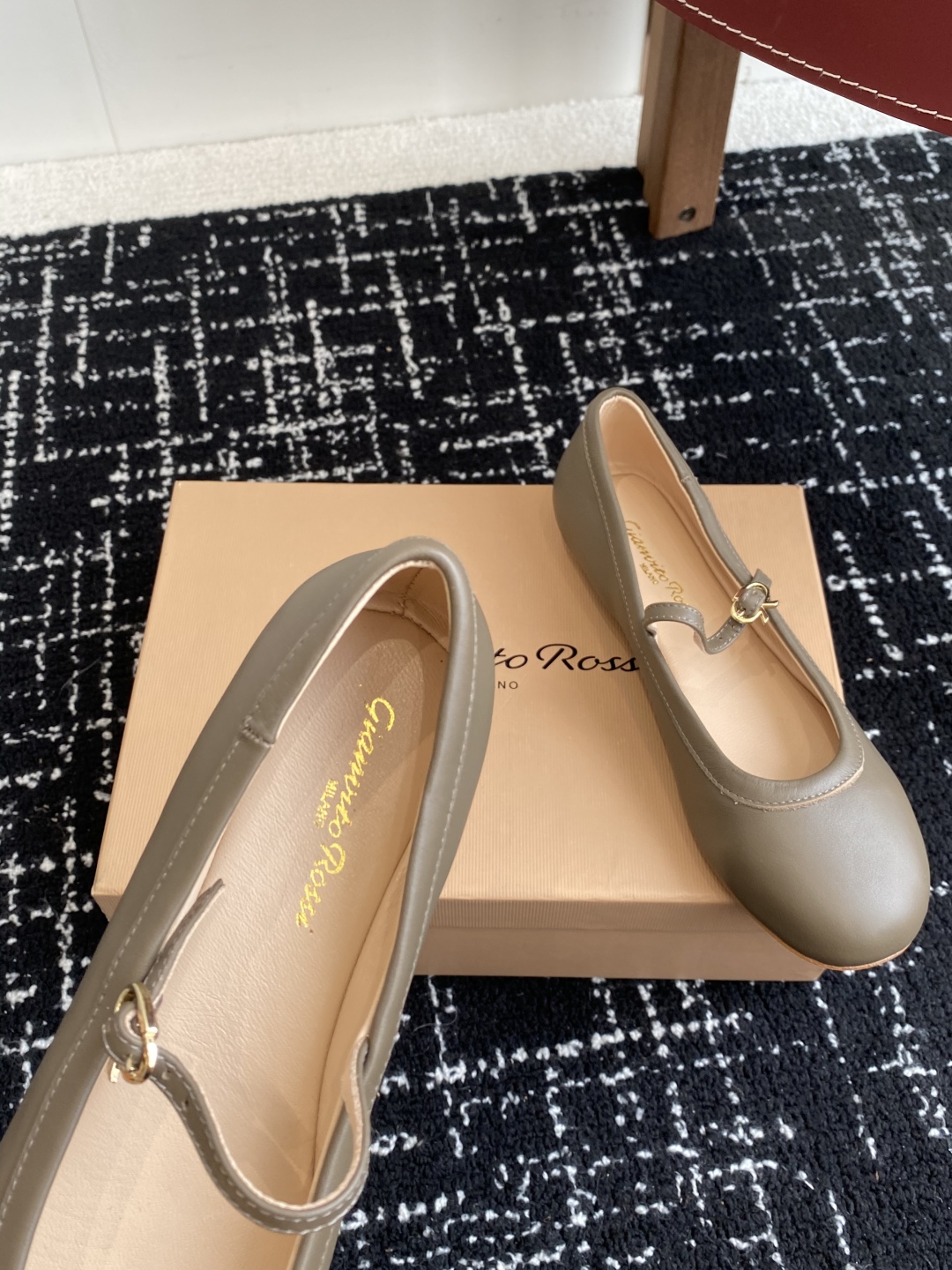 代购级
Gianvito Rossi 25ss 春夏新款 芭蕾舞 单鞋 

原版购入1比1打造 套楦工艺