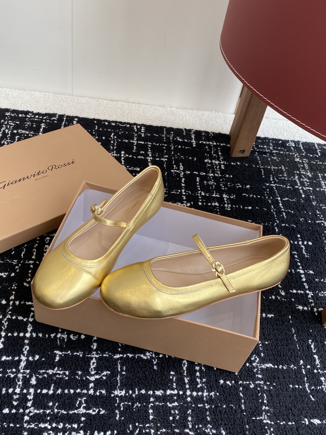 代购级
Gianvito Rossi 25ss 春夏新款 芭蕾舞 单鞋 

原版购入1比1打造 套楦工艺
