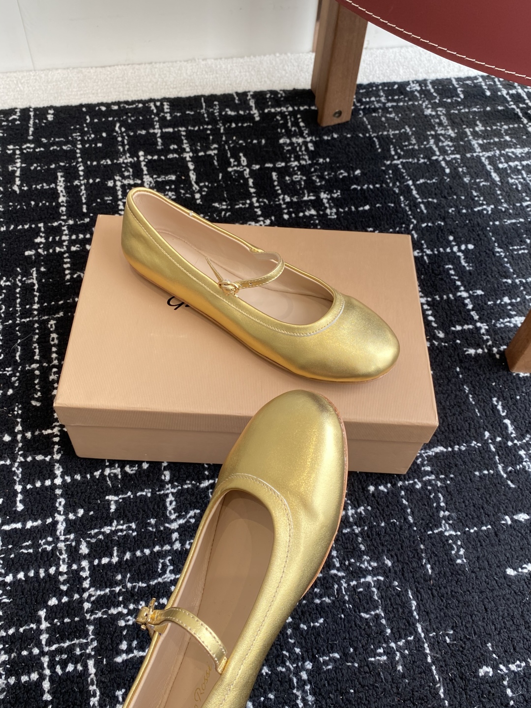 代购级
Gianvito Rossi 25ss 春夏新款 芭蕾舞 单鞋 

原版购入1比1打造 套楦工艺