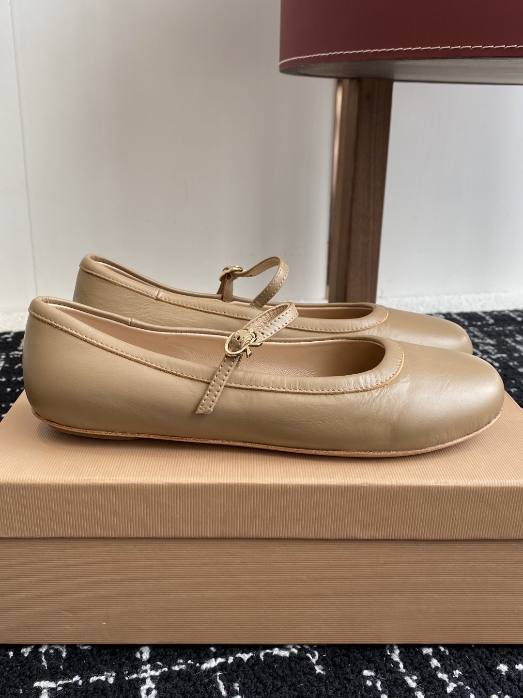 代购级
Gianvito Rossi 25ss 春夏新款 芭蕾舞 单鞋 

原版购入1比1打造 套楦工艺