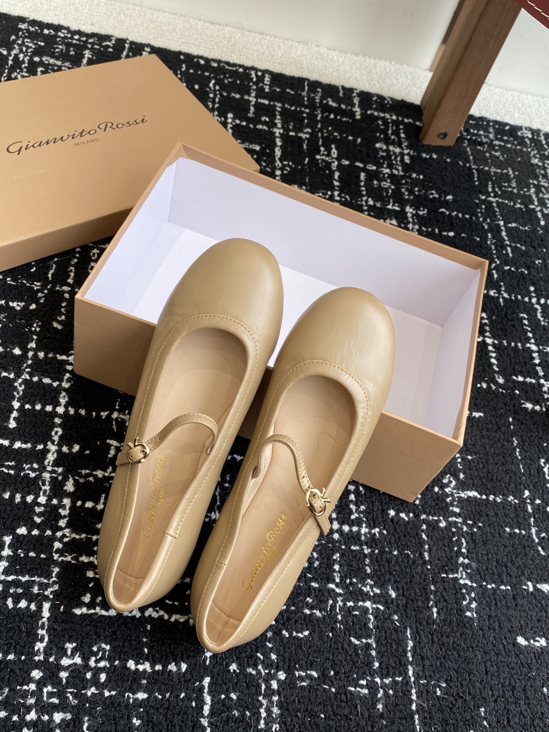 代购级
Gianvito Rossi 25ss 春夏新款 芭蕾舞 单鞋 

原版购入1比1打造 套楦工艺