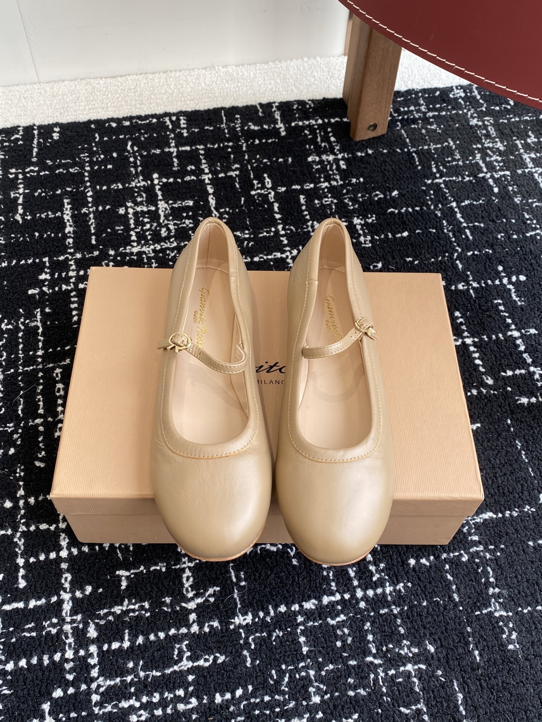 代购级
Gianvito Rossi 25ss 春夏新款 芭蕾舞 单鞋 

原版购入1比1打造 套楦工艺