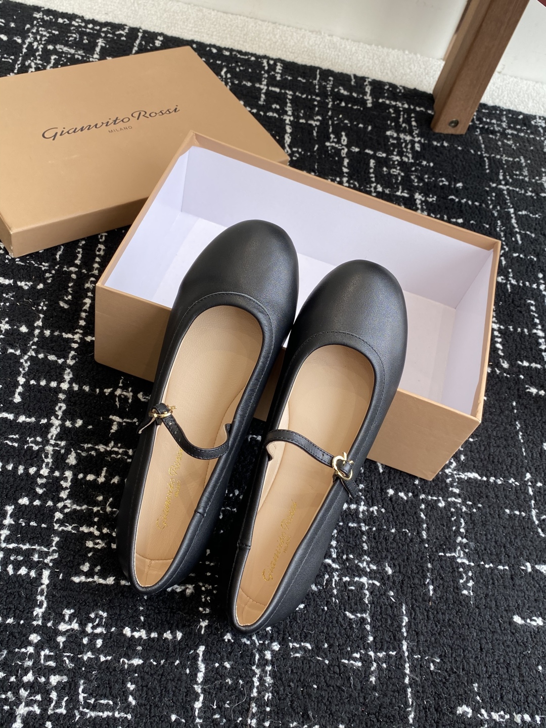 代购级
Gianvito Rossi 25ss 春夏新款 芭蕾舞 单鞋 

原版购入1比1打造 套楦工艺