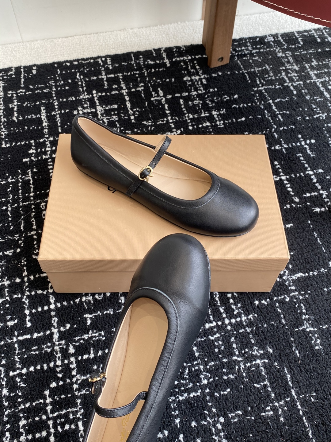 代购级
Gianvito Rossi 25ss 春夏新款 芭蕾舞 单鞋 

原版购入1比1打造 套楦工艺