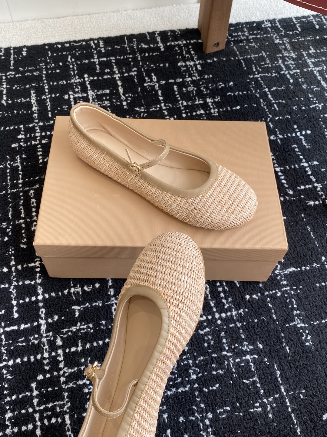 代购级
Gianvito Rossi 25ss 春夏新款 芭蕾舞 单鞋 

原版购入1比1打造 套楦工艺