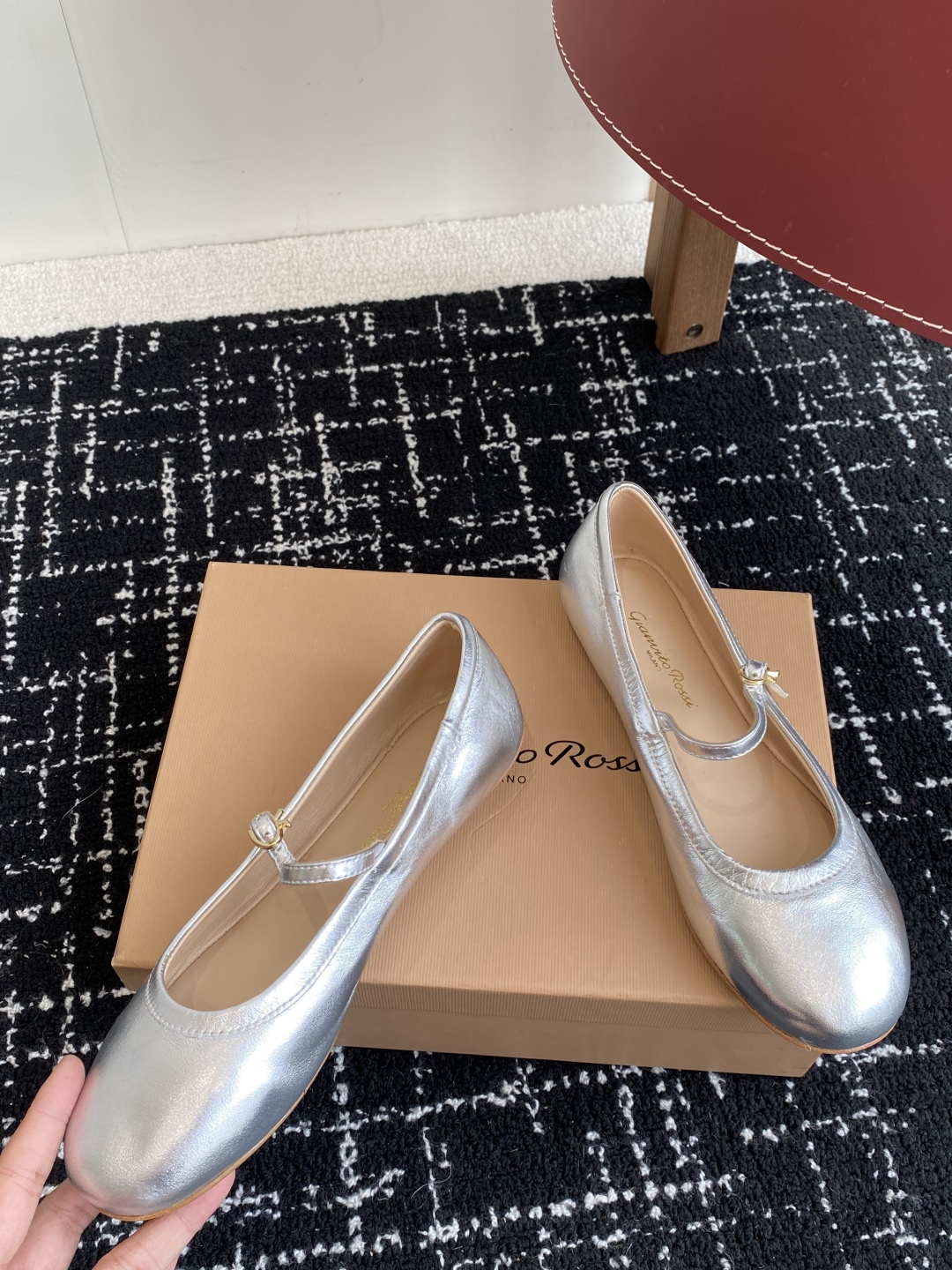 代购级
Gianvito Rossi 25ss 春夏新款 芭蕾舞 单鞋 

原版购入1比1打造 套楦工艺
