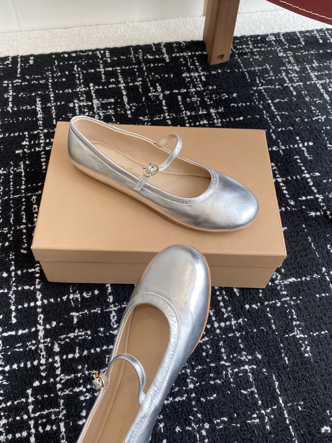 代购级
Gianvito Rossi 25ss 春夏新款 芭蕾舞 单鞋 

原版购入1比1打造 套楦工艺