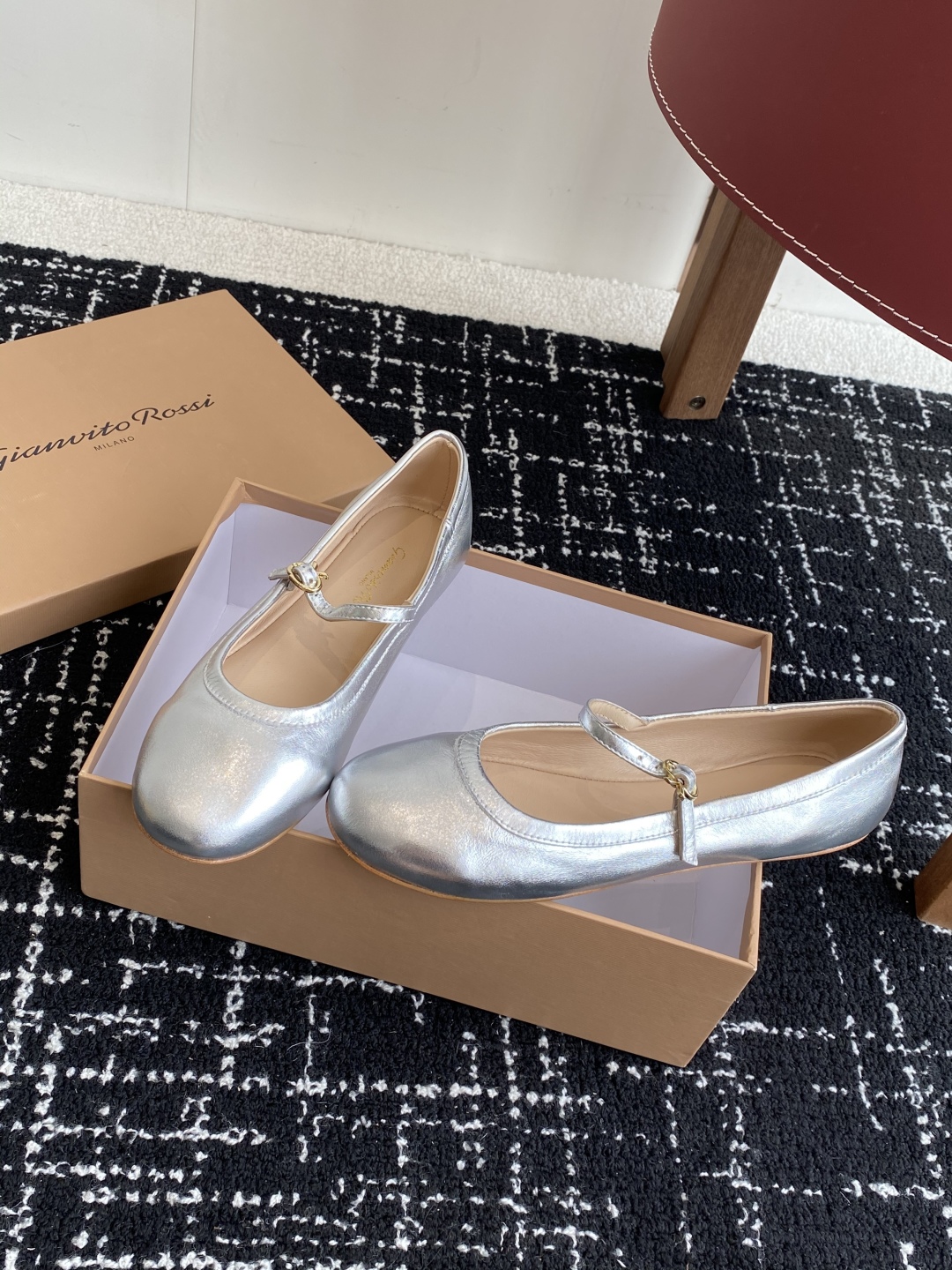 代购级
Gianvito Rossi 25ss 春夏新款 芭蕾舞 单鞋 

原版购入1比1打造 套楦工艺