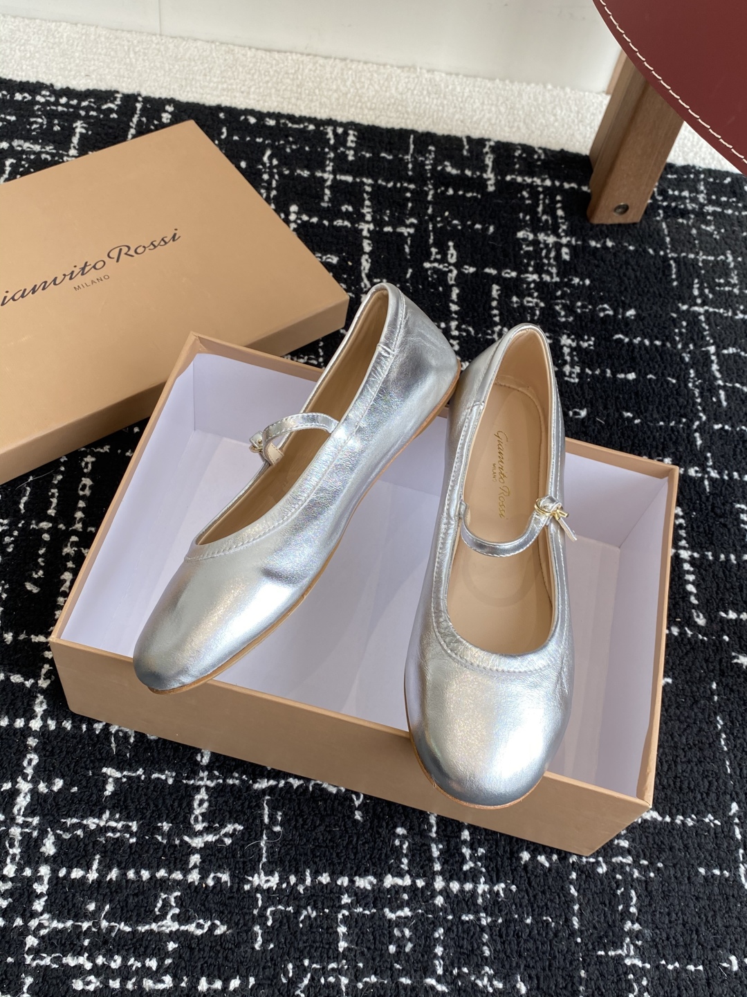 代购级
Gianvito Rossi 25ss 春夏新款 芭蕾舞 单鞋 

原版购入1比1打造 套楦工艺