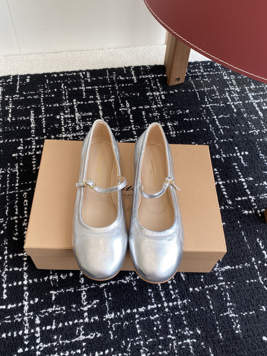 代购级
Gianvito Rossi 25ss 春夏新款 芭蕾舞 单鞋 

原版购入1比1打造 套楦工艺