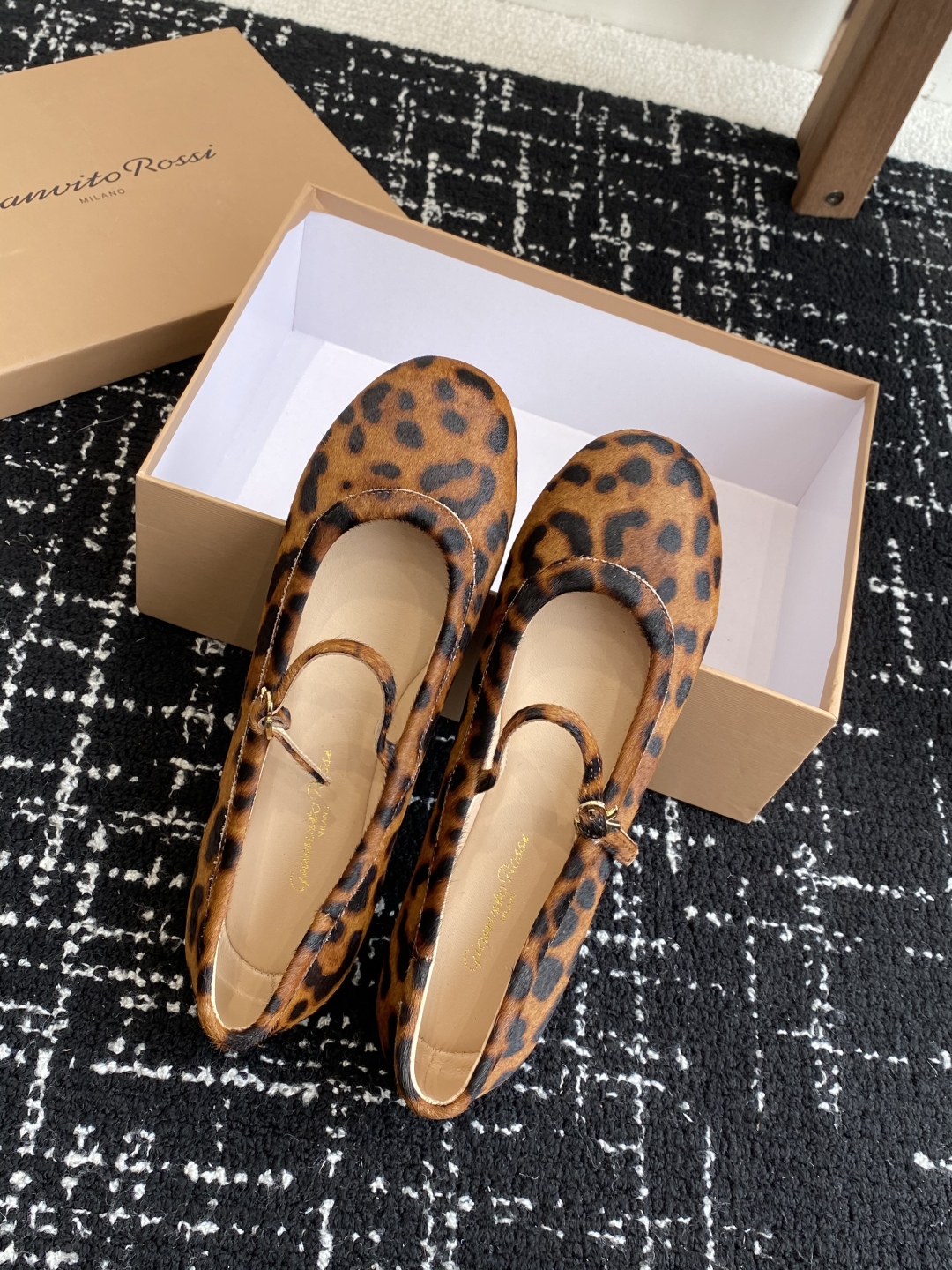 代购级
Gianvito Rossi 25ss 春夏新款 芭蕾舞 单鞋 

原版购入1比1打造 套楦工艺