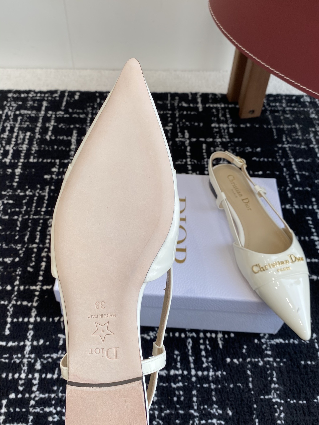 代购级
Dior 25ss 春夏新款 迪奥 Dior Boy 尖头高跟鞋 单鞋 后空凉鞋
这款 My