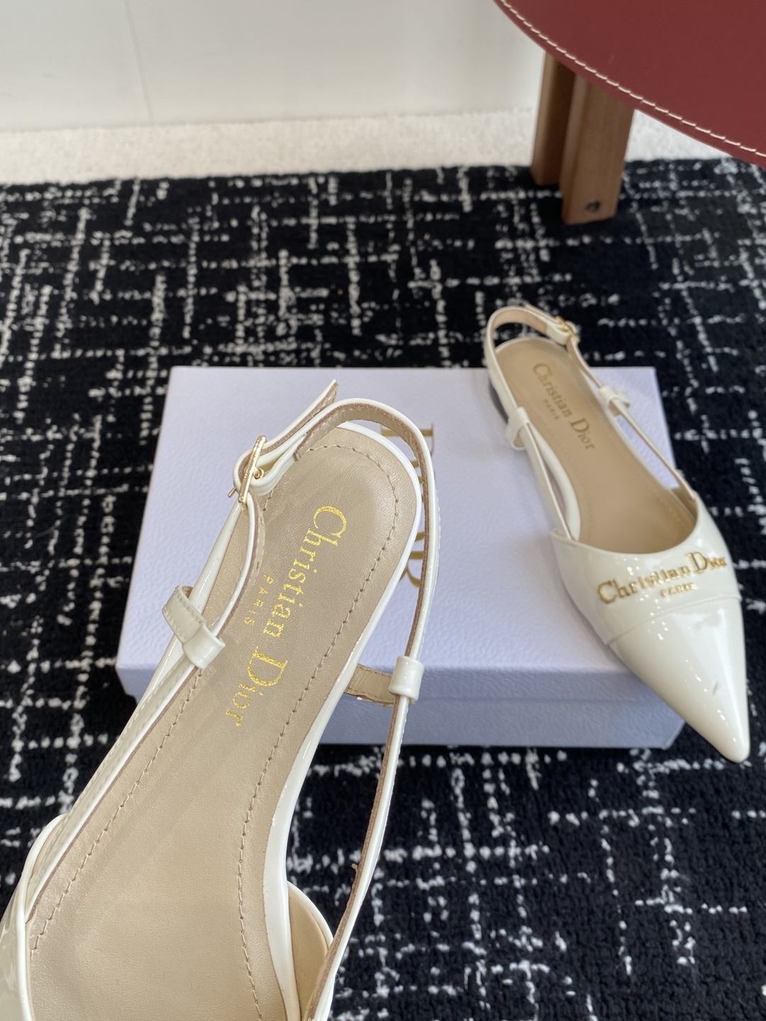 代购级
Dior 25ss 春夏新款 迪奥 Dior Boy 尖头高跟鞋 单鞋 后空凉鞋
这款 My