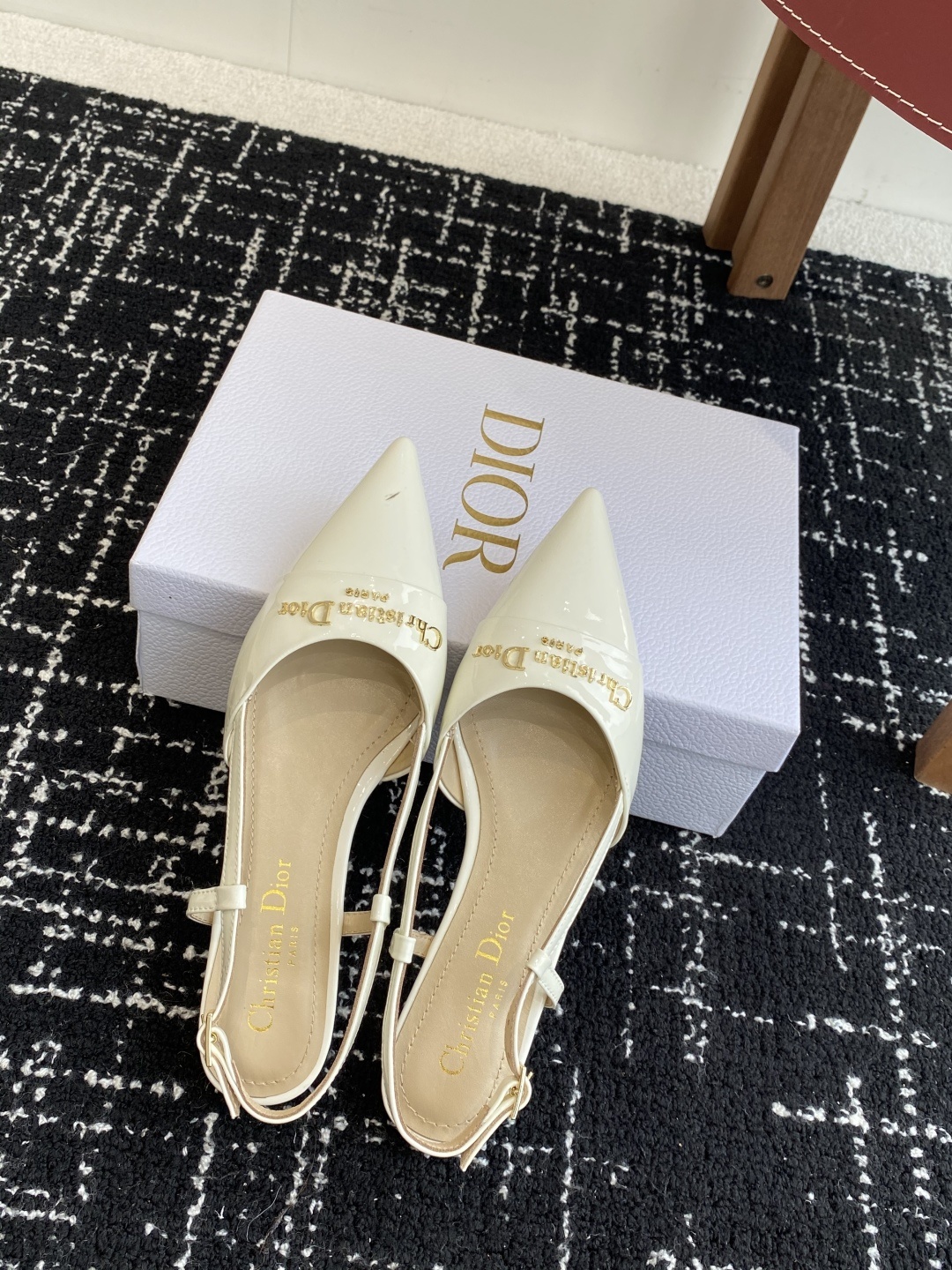代购级
Dior 25ss 春夏新款 迪奥 Dior Boy 尖头高跟鞋 单鞋 后空凉鞋
这款 My