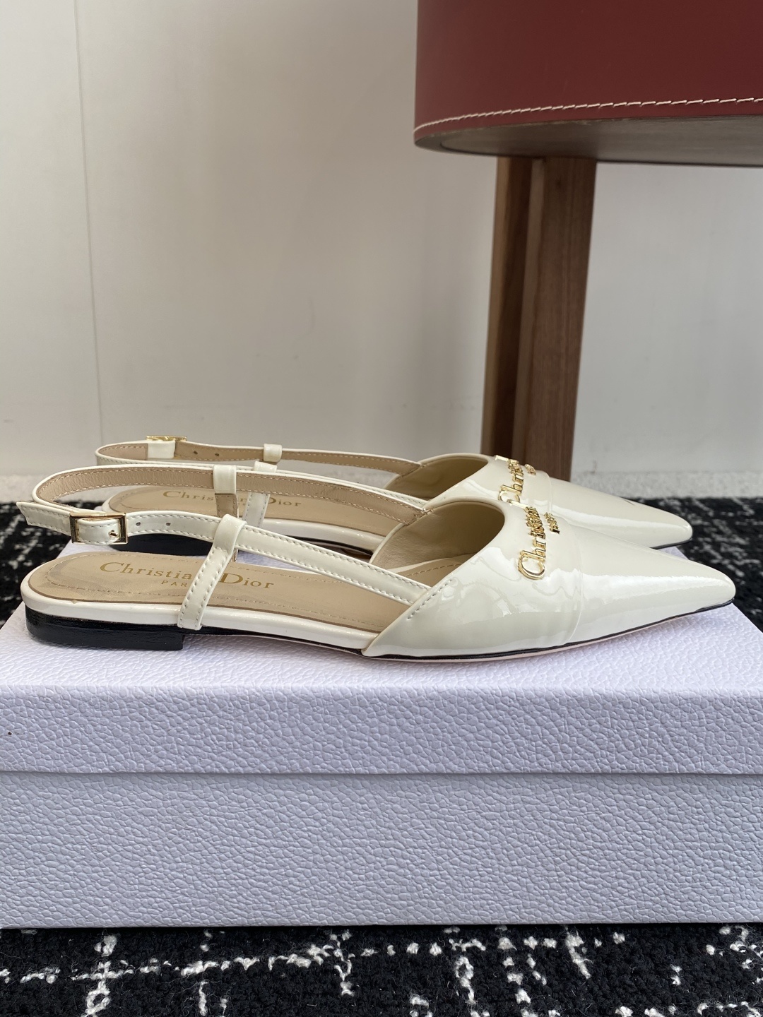 代购级
Dior 25ss 春夏新款 迪奥 Dior Boy 尖头高跟鞋 单鞋 后空凉鞋
这款 My