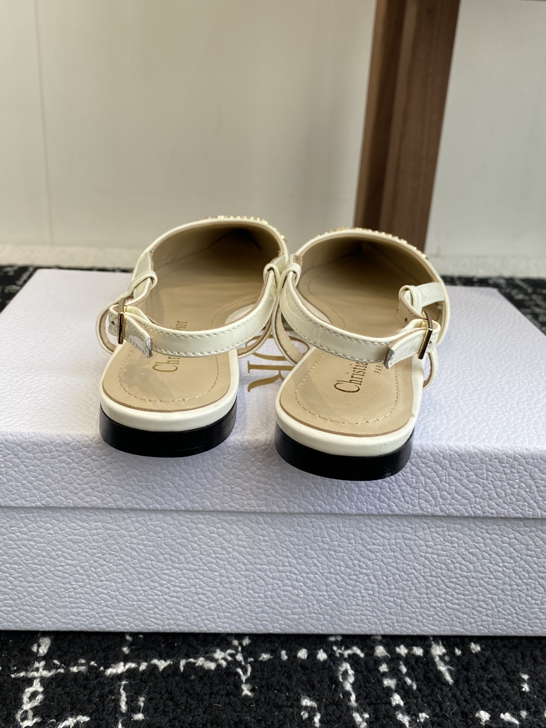 代购级
Dior 25ss 春夏新款 迪奥 Dior Boy 尖头高跟鞋 单鞋 后空凉鞋
这款 My