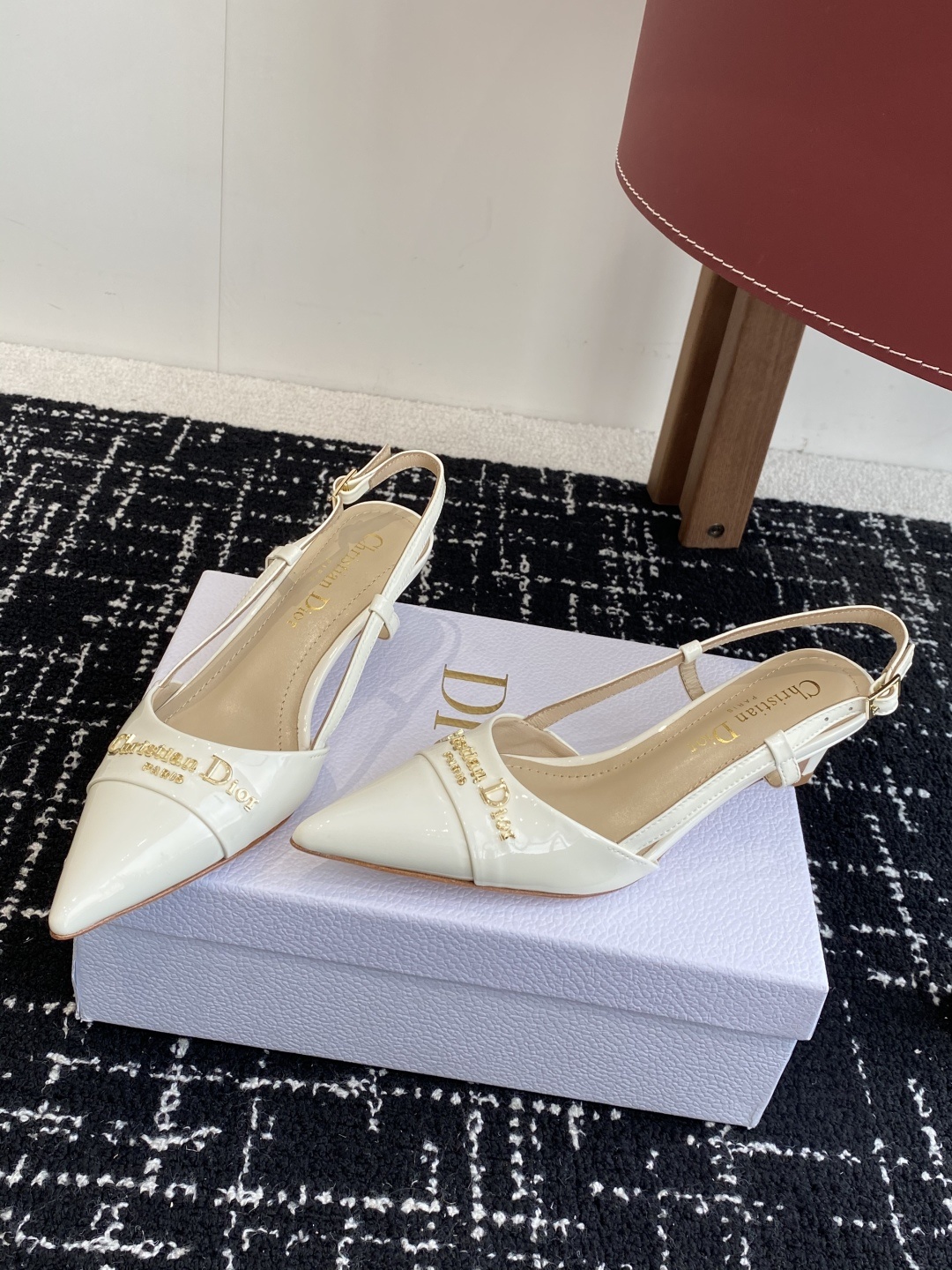代购级
Dior 25ss 春夏新款 迪奥 Dior Boy 尖头高跟鞋 单鞋 后空凉鞋
这款 My