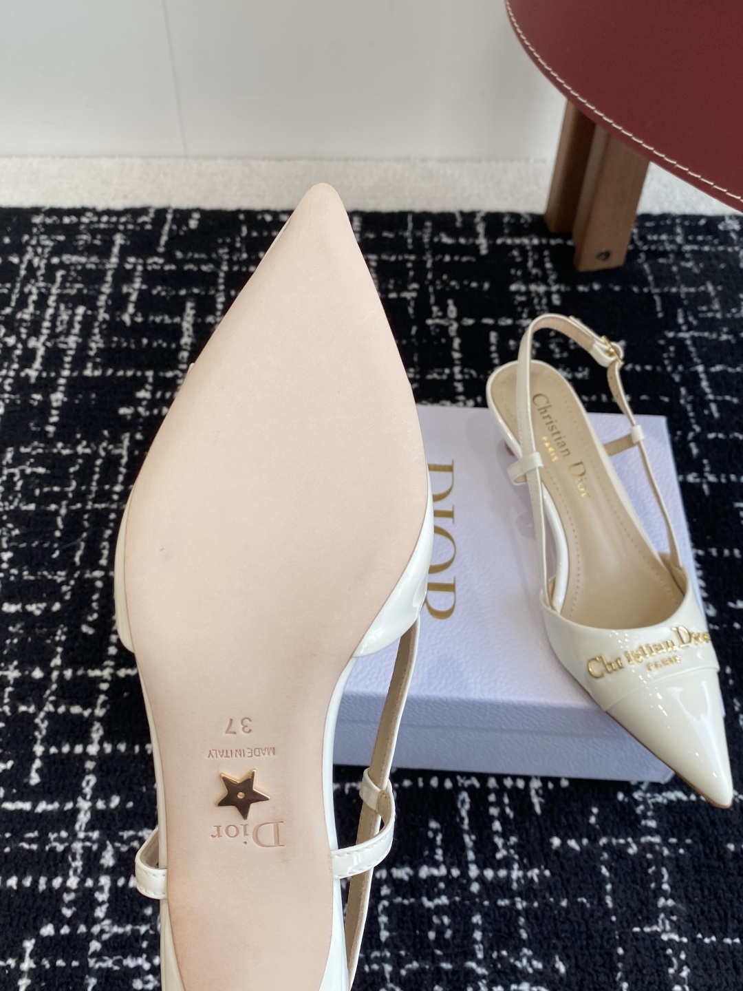 代购级
Dior 25ss 春夏新款 迪奥 Dior Boy 尖头高跟鞋 单鞋 后空凉鞋
这款 My