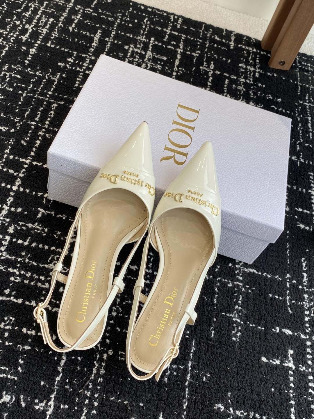 代购级
Dior 25ss 春夏新款 迪奥 Dior Boy 尖头高跟鞋 单鞋 后空凉鞋
这款 My