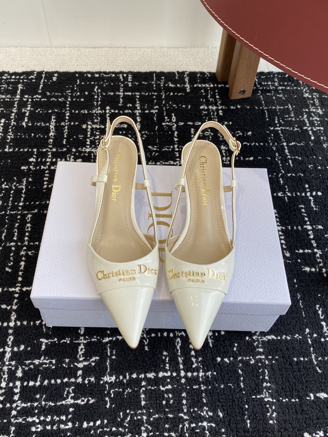 代购级
Dior 25ss 春夏新款 迪奥 Dior Boy 尖头高跟鞋 单鞋 后空凉鞋
这款 My