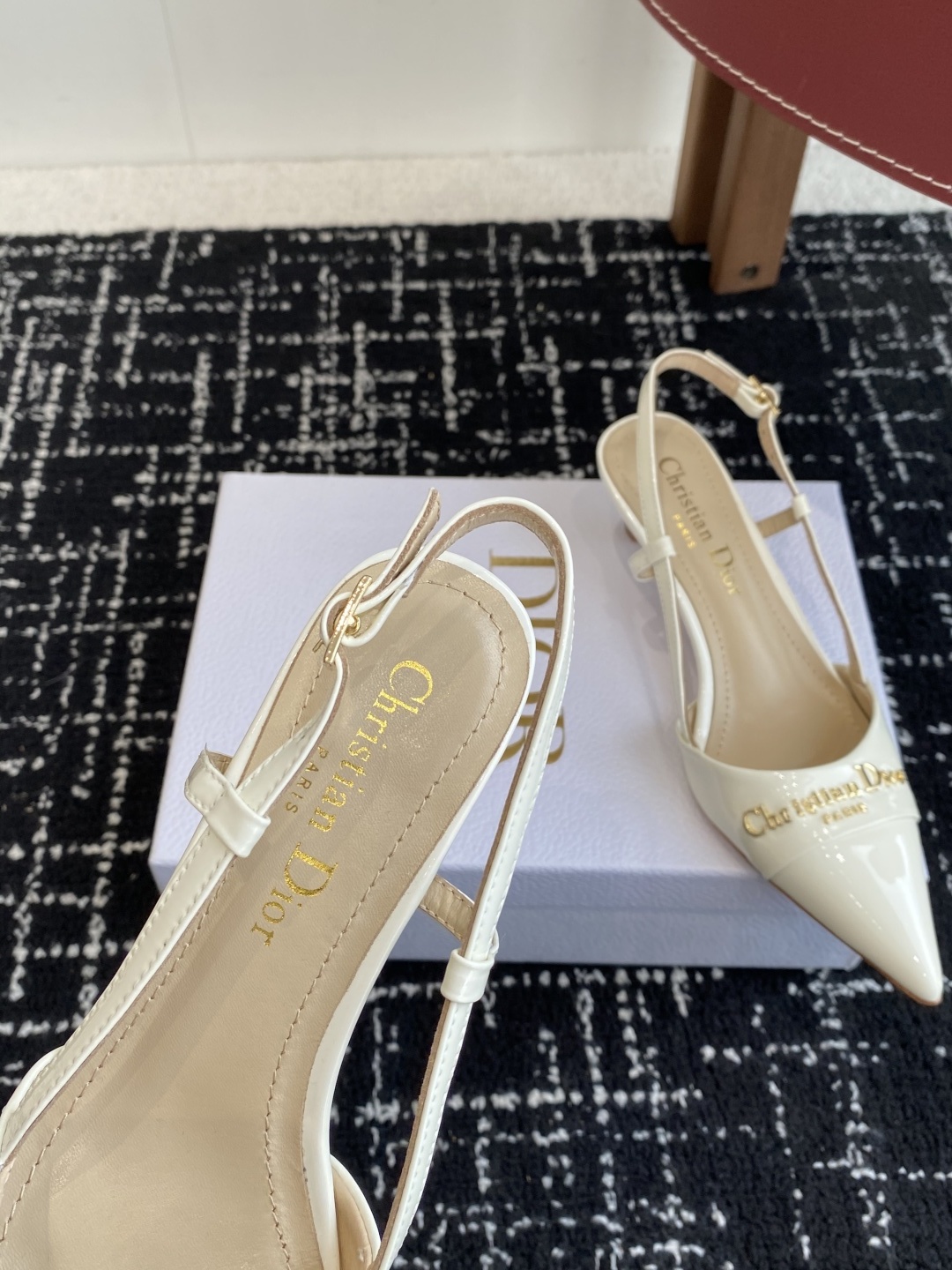 代购级
Dior 25ss 春夏新款 迪奥 Dior Boy 尖头高跟鞋 单鞋 后空凉鞋
这款 My