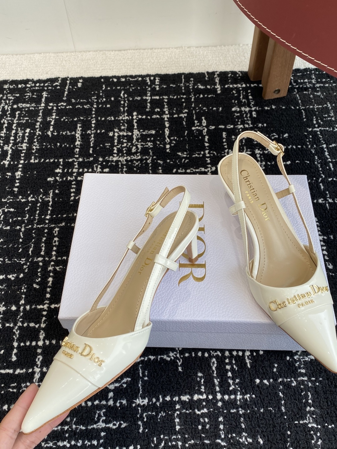 代购级
Dior 25ss 春夏新款 迪奥 Dior Boy 尖头高跟鞋 单鞋 后空凉鞋
这款 My