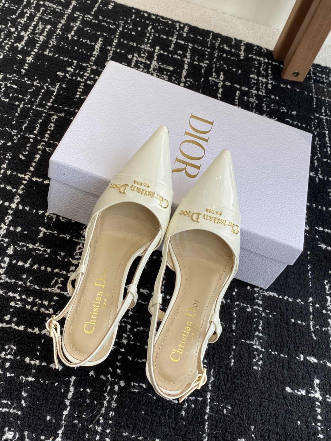 代购级
Dior 25ss 春夏新款 迪奥 Dior Boy 尖头高跟鞋 单鞋 后空凉鞋
这款 My