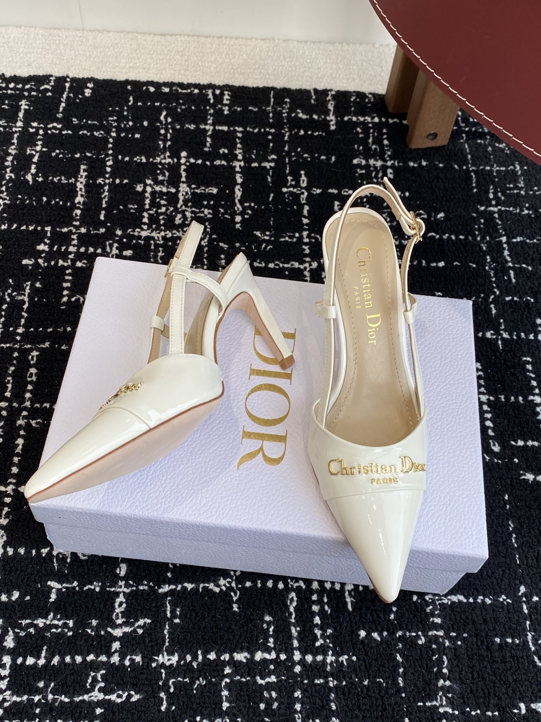 代购级
Dior 25ss 春夏新款 迪奥 Dior Boy 尖头高跟鞋 单鞋 后空凉鞋
这款 My