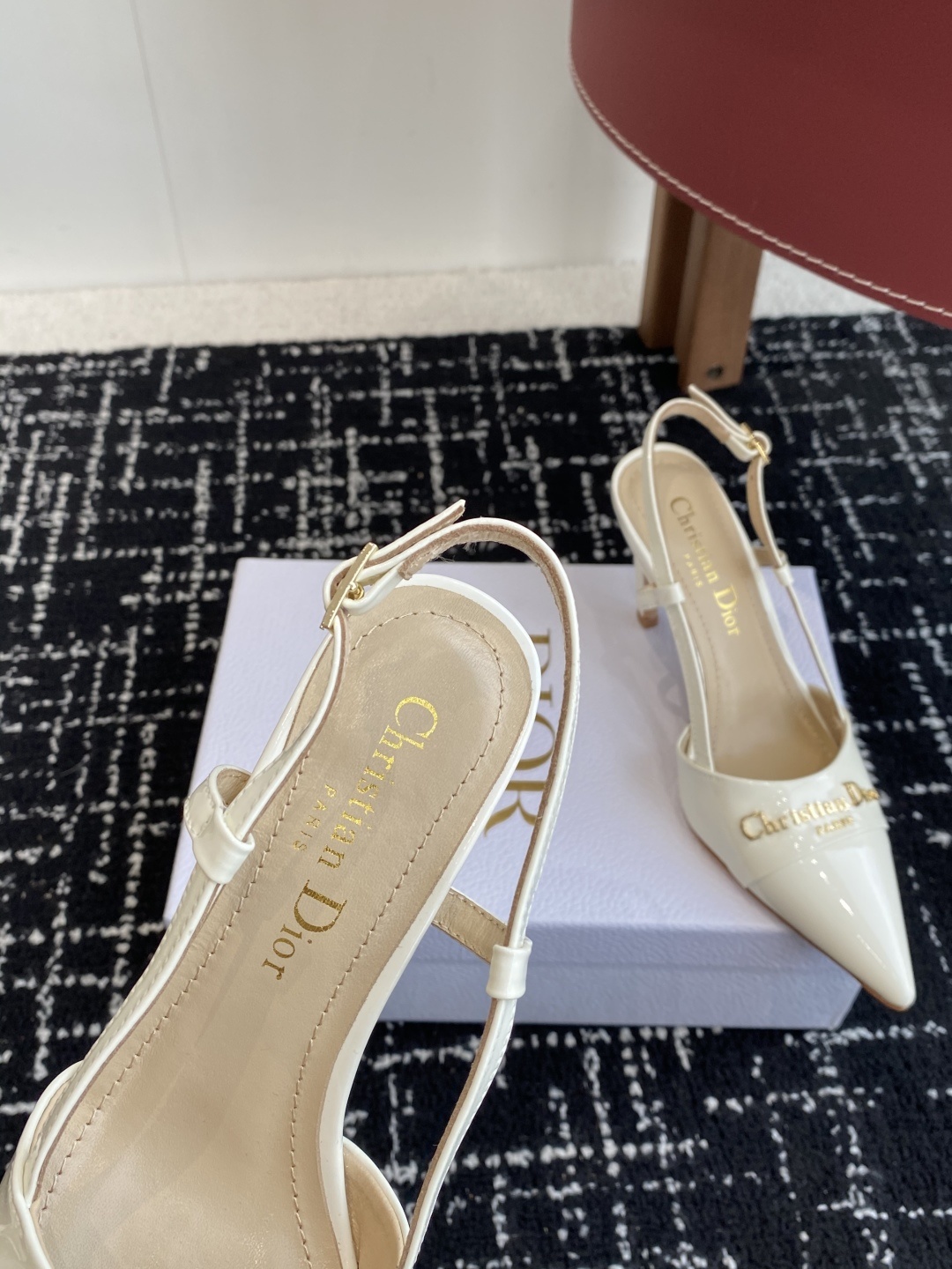 代购级
Dior 25ss 春夏新款 迪奥 Dior Boy 尖头高跟鞋 单鞋 后空凉鞋
这款 My