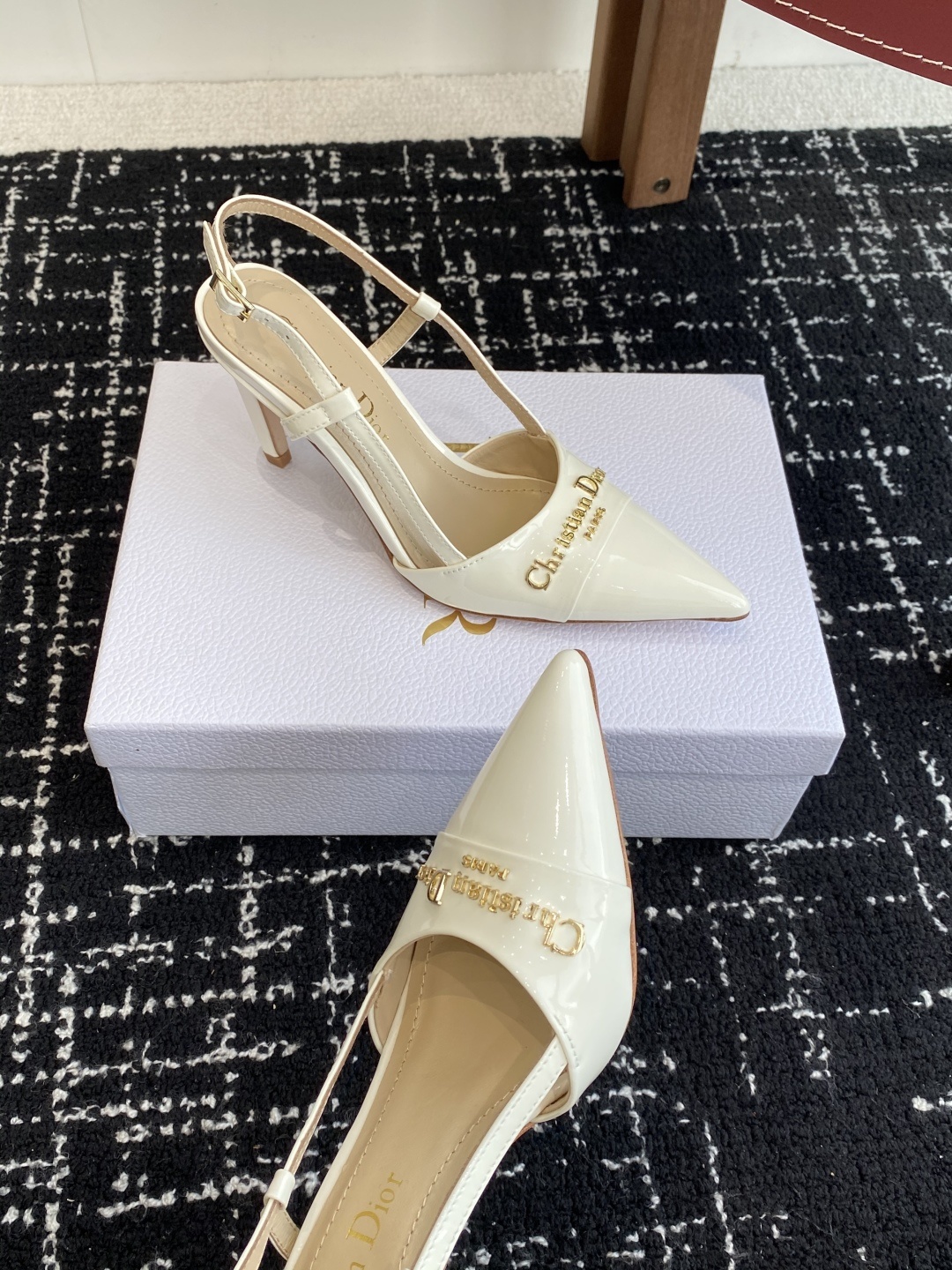 代购级
Dior 25ss 春夏新款 迪奥 Dior Boy 尖头高跟鞋 单鞋 后空凉鞋
这款 My