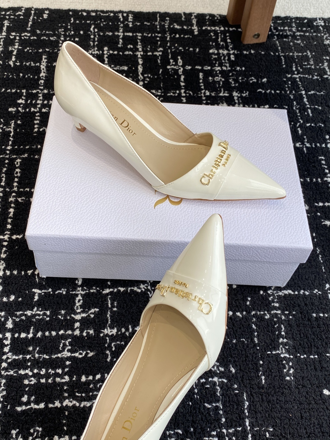 代购级
Dior 25ss 春夏新款 迪奥 Dior Boy 尖头高跟鞋 单鞋 后空凉鞋
这款 My
