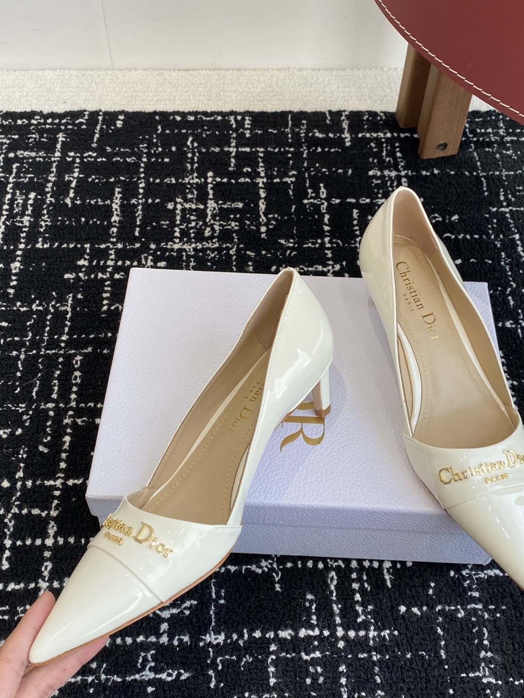 代购级
Dior 25ss 春夏新款 迪奥 Dior Boy 尖头高跟鞋 单鞋 后空凉鞋
这款 My