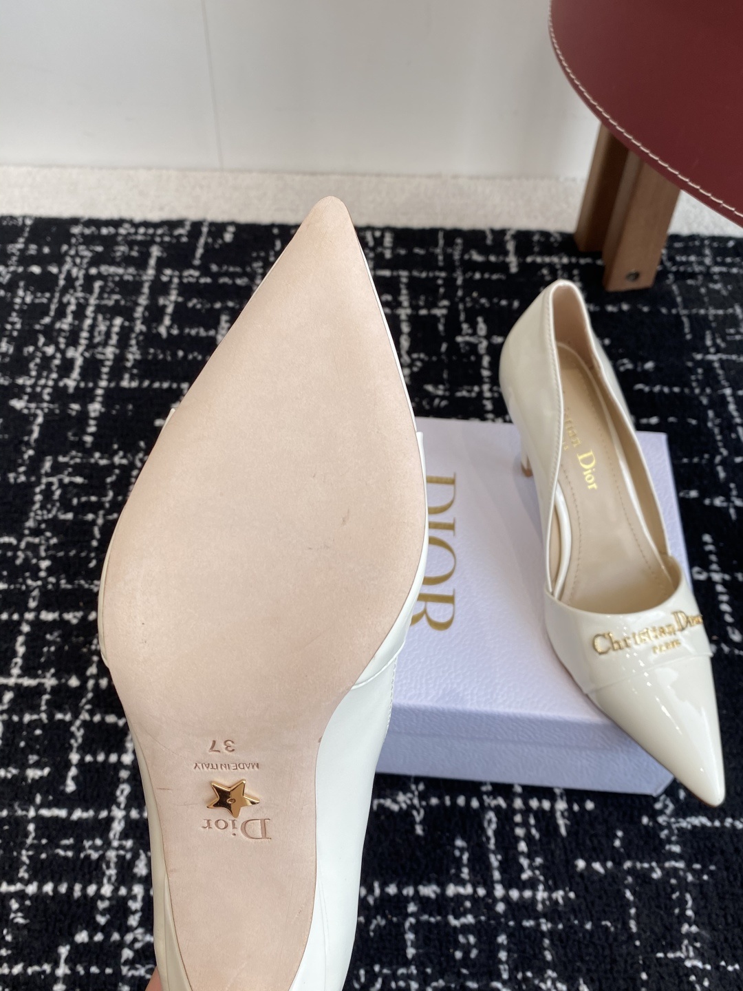 代购级
Dior 25ss 春夏新款 迪奥 Dior Boy 尖头高跟鞋 单鞋 后空凉鞋
这款 My