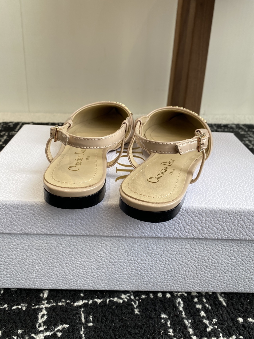 代购级
Dior 25ss 春夏新款 迪奥 Dior Boy 尖头高跟鞋 单鞋 后空凉鞋
这款 My