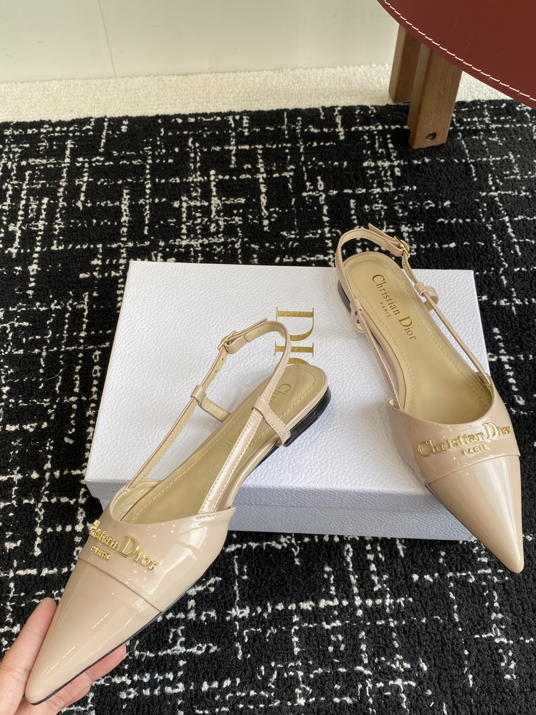 代购级
Dior 25ss 春夏新款 迪奥 Dior Boy 尖头高跟鞋 单鞋 后空凉鞋
这款 My