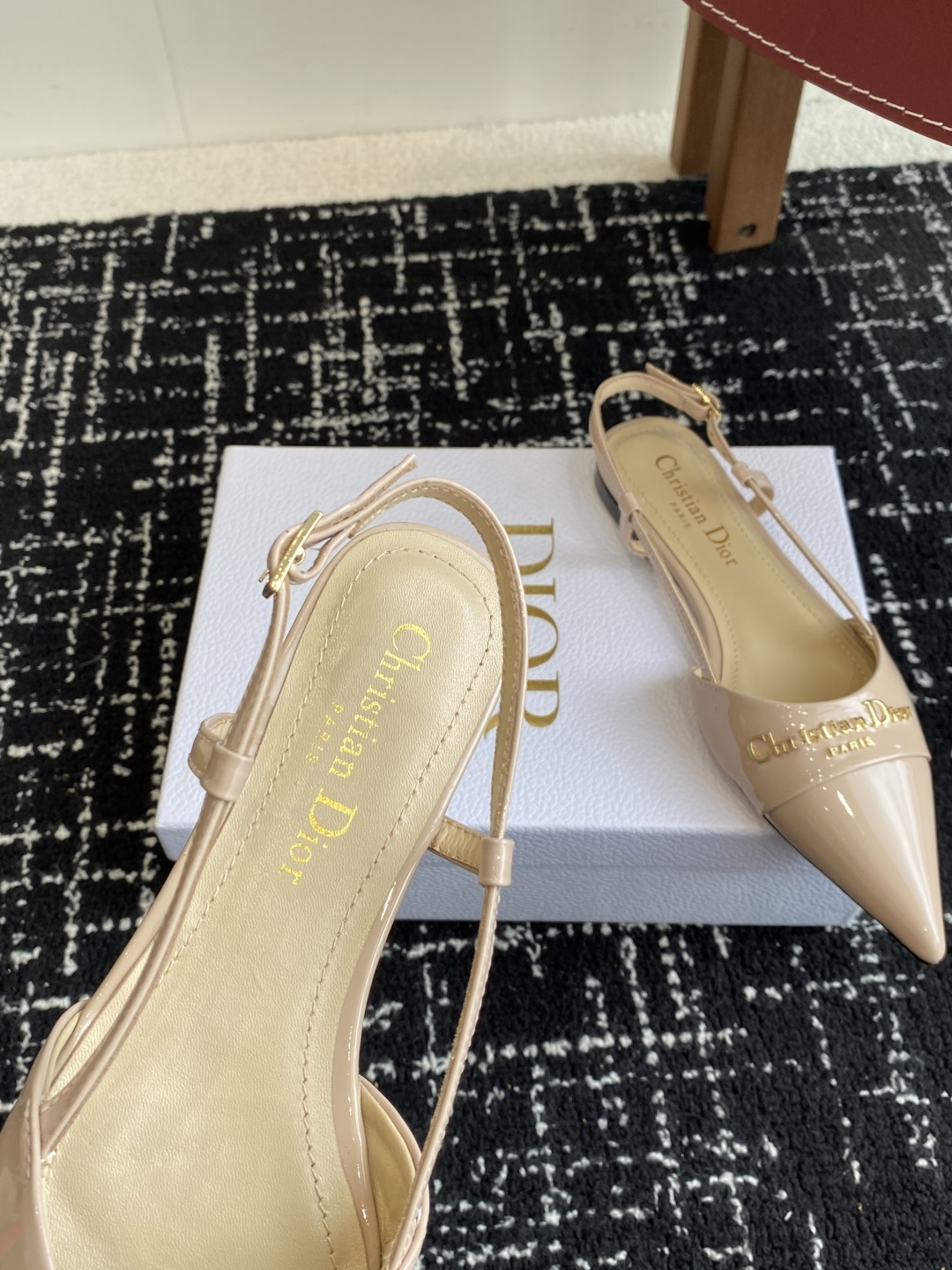 代购级
Dior 25ss 春夏新款 迪奥 Dior Boy 尖头高跟鞋 单鞋 后空凉鞋
这款 My