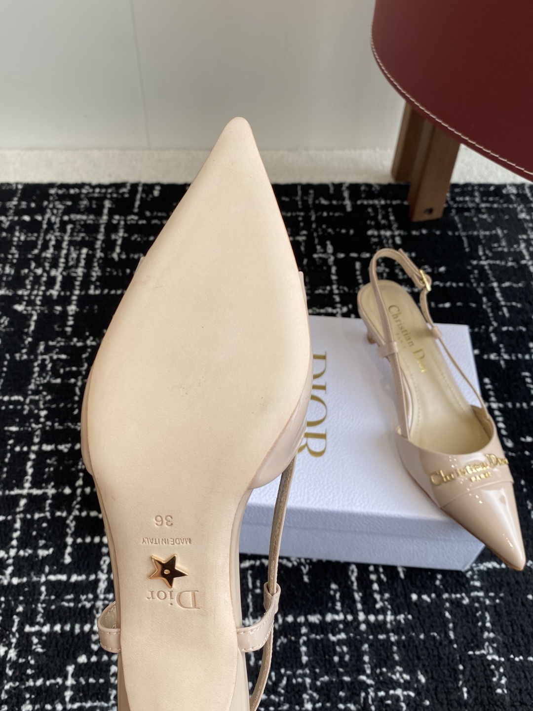 代购级
Dior 25ss 春夏新款 迪奥 Dior Boy 尖头高跟鞋 单鞋 后空凉鞋
这款 My