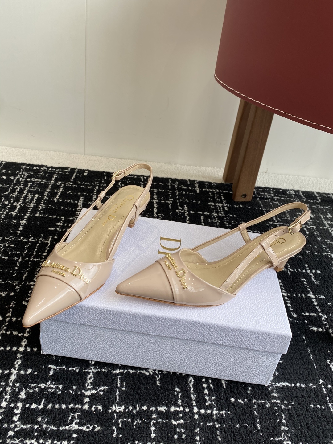 代购级
Dior 25ss 春夏新款 迪奥 Dior Boy 尖头高跟鞋 单鞋 后空凉鞋
这款 My
