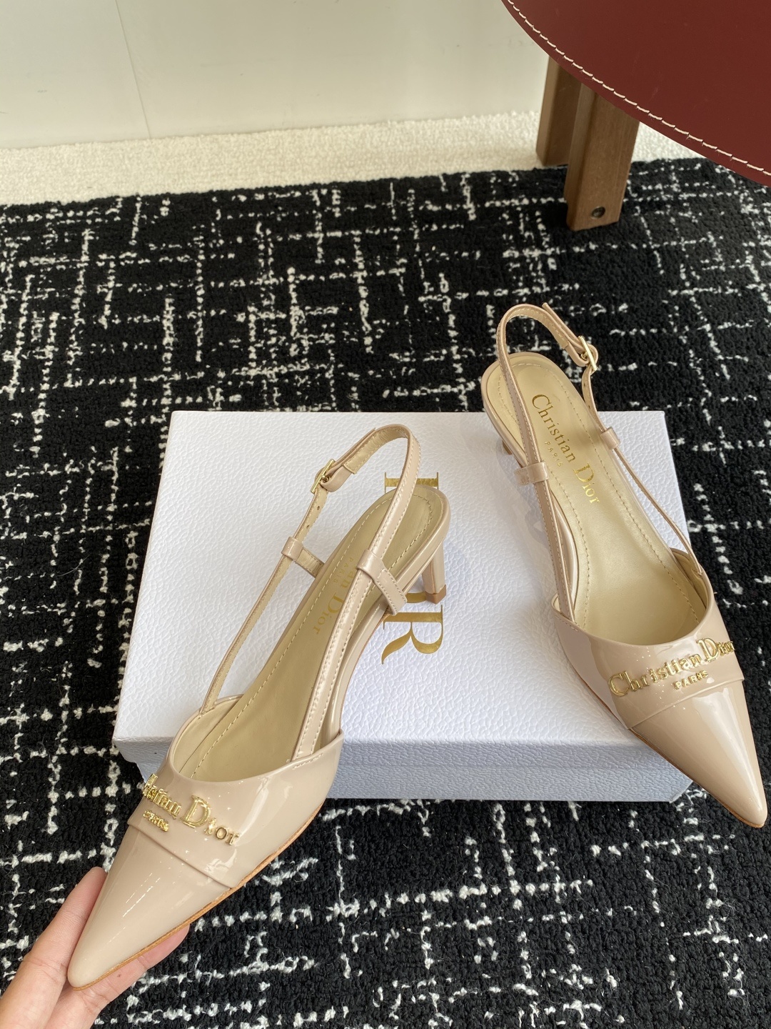 代购级
Dior 25ss 春夏新款 迪奥 Dior Boy 尖头高跟鞋 单鞋 后空凉鞋
这款 My