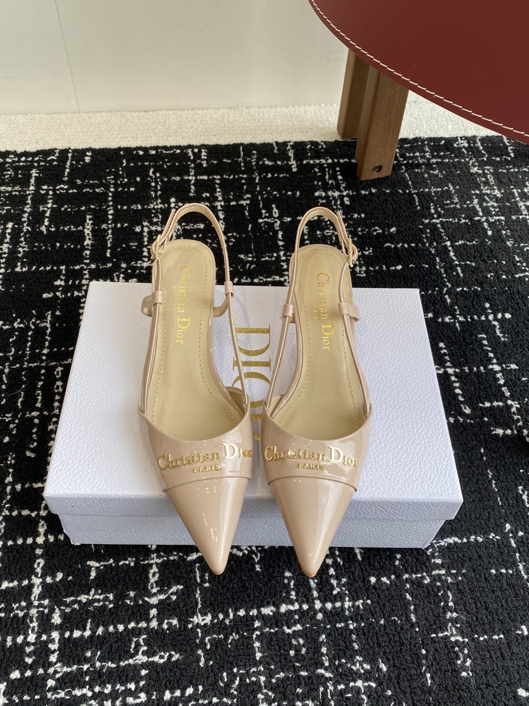 代购级
Dior 25ss 春夏新款 迪奥 Dior Boy 尖头高跟鞋 单鞋 后空凉鞋
这款 My