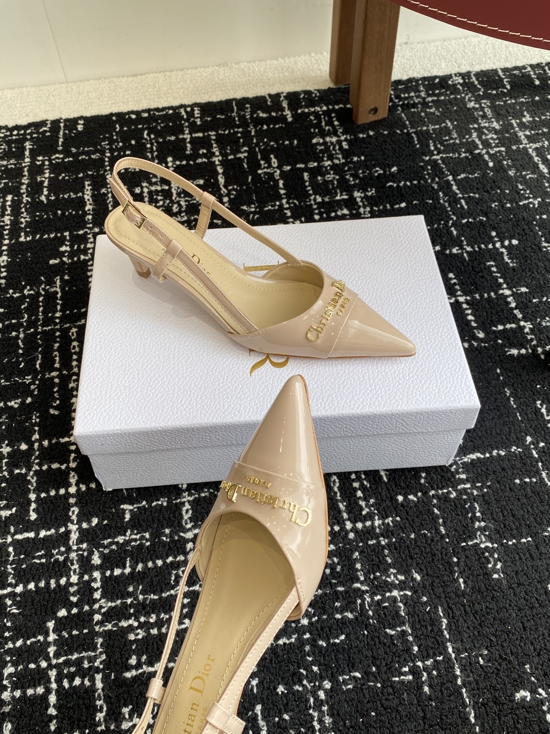 代购级
Dior 25ss 春夏新款 迪奥 Dior Boy 尖头高跟鞋 单鞋 后空凉鞋
这款 My