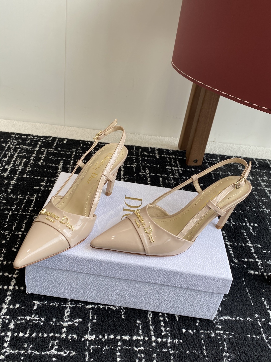 代购级
Dior 25ss 春夏新款 迪奥 Dior Boy 尖头高跟鞋 单鞋 后空凉鞋
这款 My