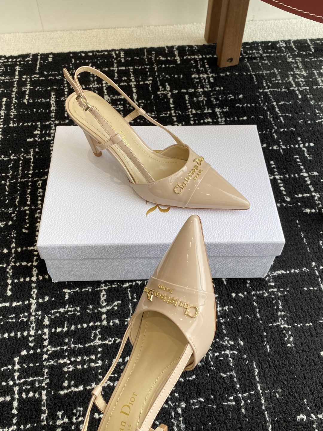 代购级
Dior 25ss 春夏新款 迪奥 Dior Boy 尖头高跟鞋 单鞋 后空凉鞋
这款 My