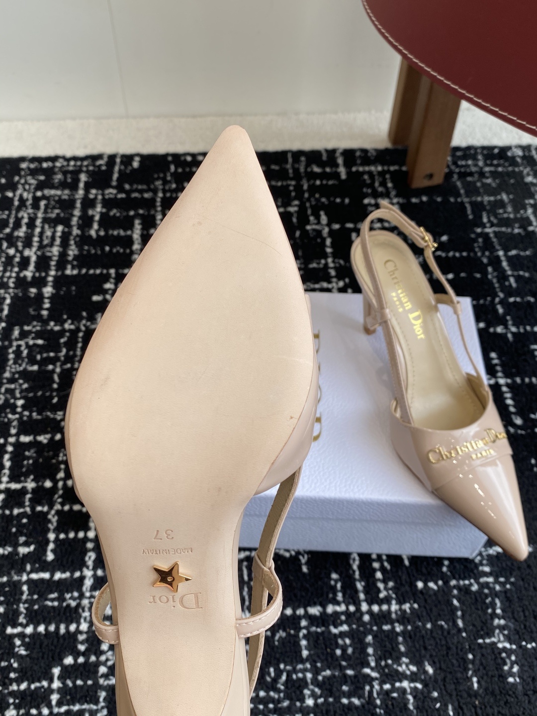 代购级
Dior 25ss 春夏新款 迪奥 Dior Boy 尖头高跟鞋 单鞋 后空凉鞋
这款 My