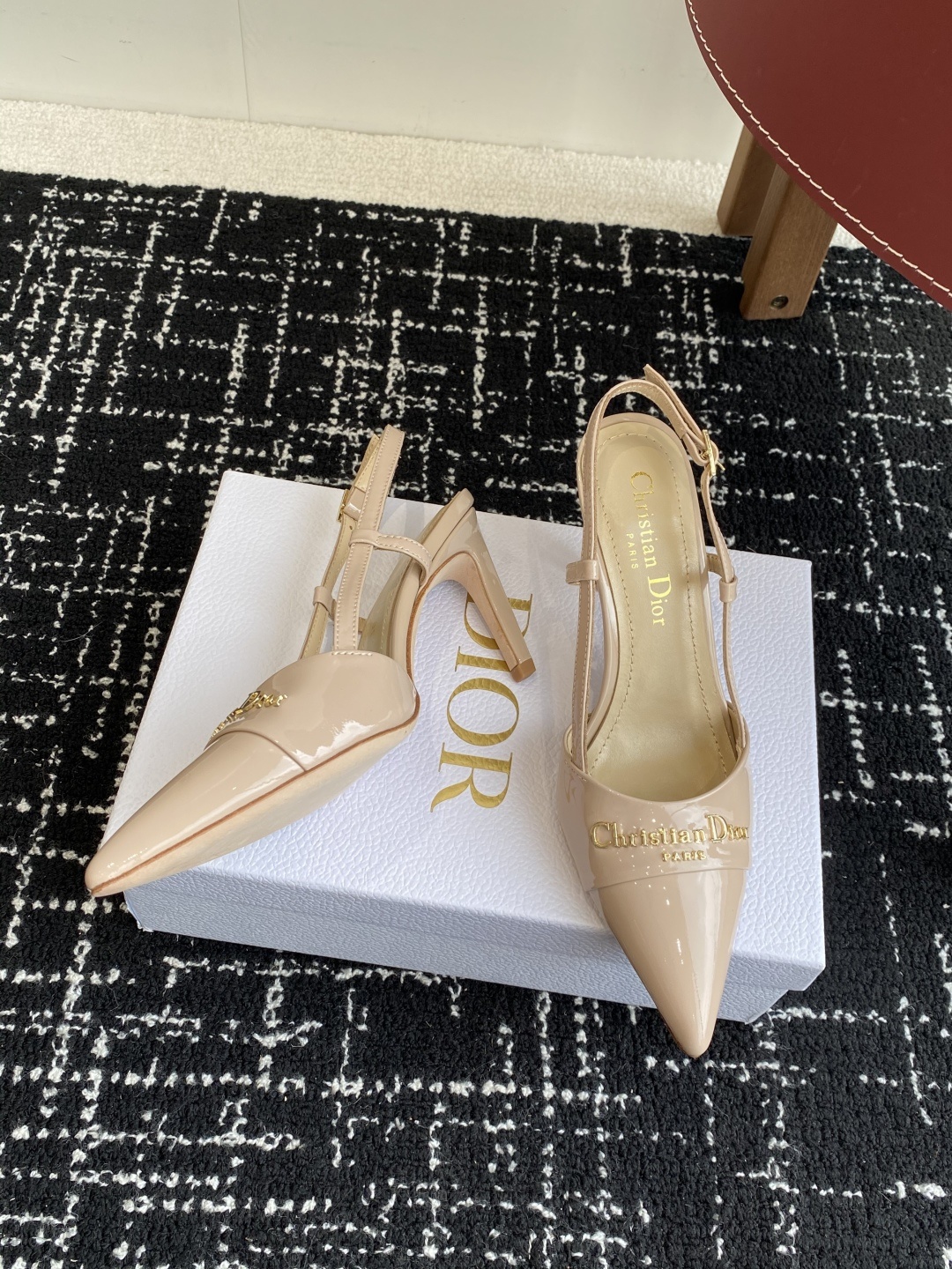 代购级
Dior 25ss 春夏新款 迪奥 Dior Boy 尖头高跟鞋 单鞋 后空凉鞋
这款 My