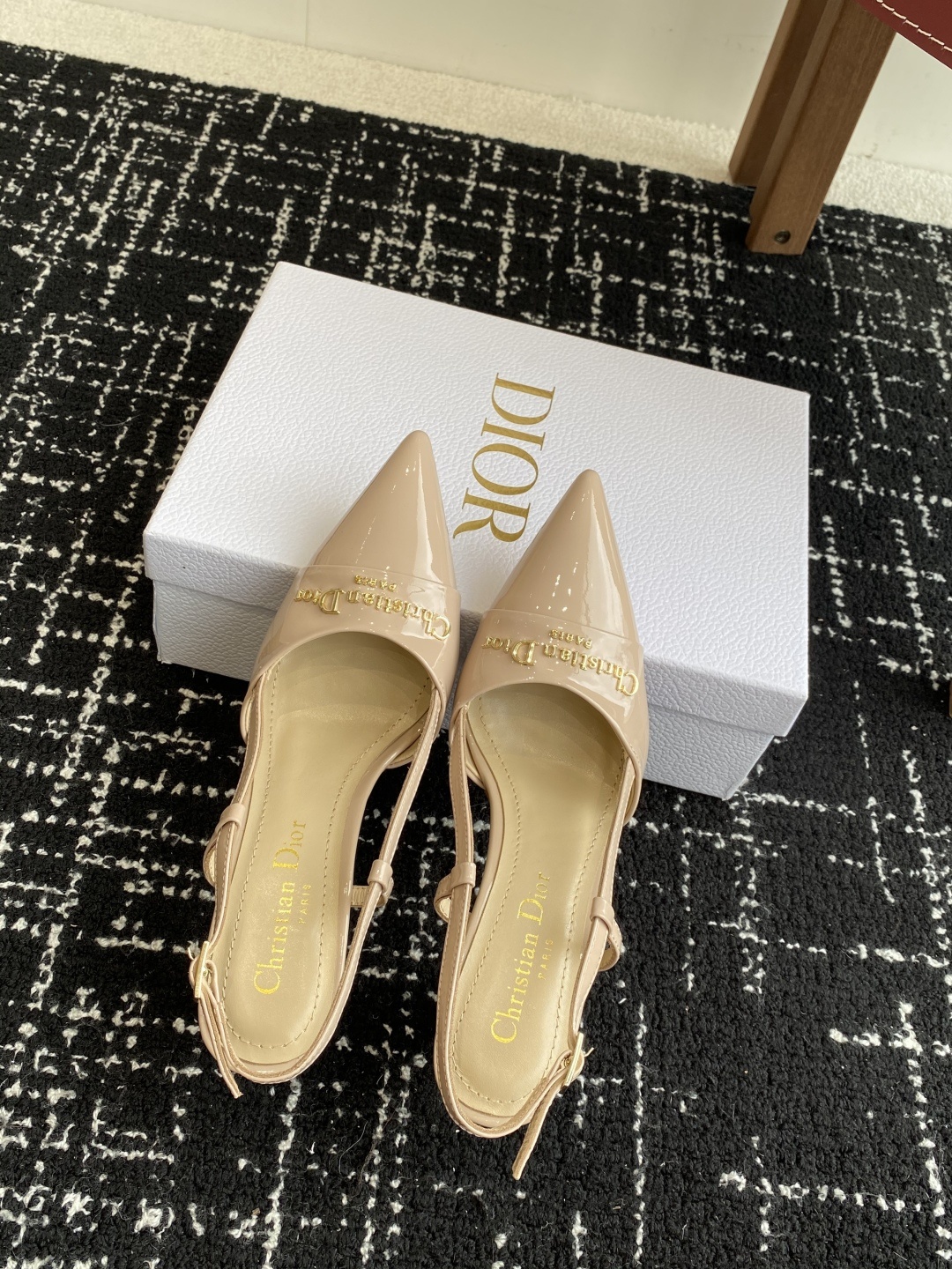 代购级
Dior 25ss 春夏新款 迪奥 Dior Boy 尖头高跟鞋 单鞋 后空凉鞋
这款 My