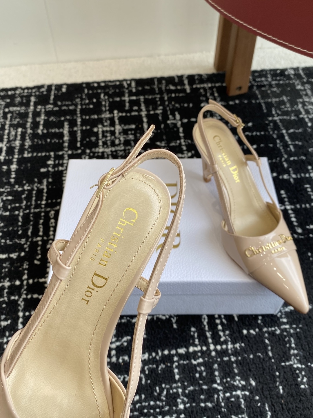 代购级
Dior 25ss 春夏新款 迪奥 Dior Boy 尖头高跟鞋 单鞋 后空凉鞋
这款 My